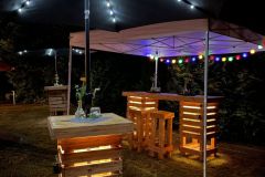 Stehtisch mit Sonnenschirm